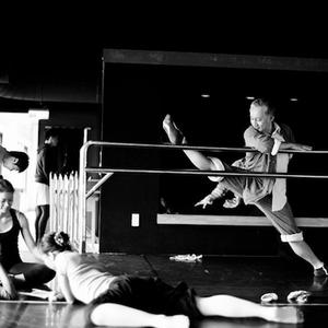 Xaio Xiong and dancers.